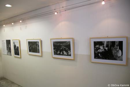 Stene občinske stavbe krasi razstava z naslovom Po sledeh izumirajoče obrti na Kamniškem (4)